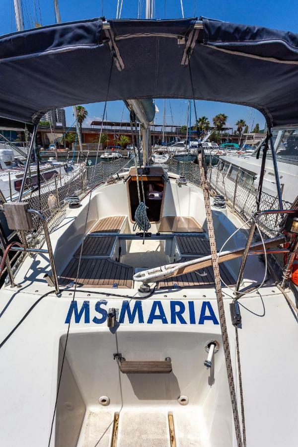 Sail Boat To Sleep Hotel Sant Adria de Besos Exterior photo